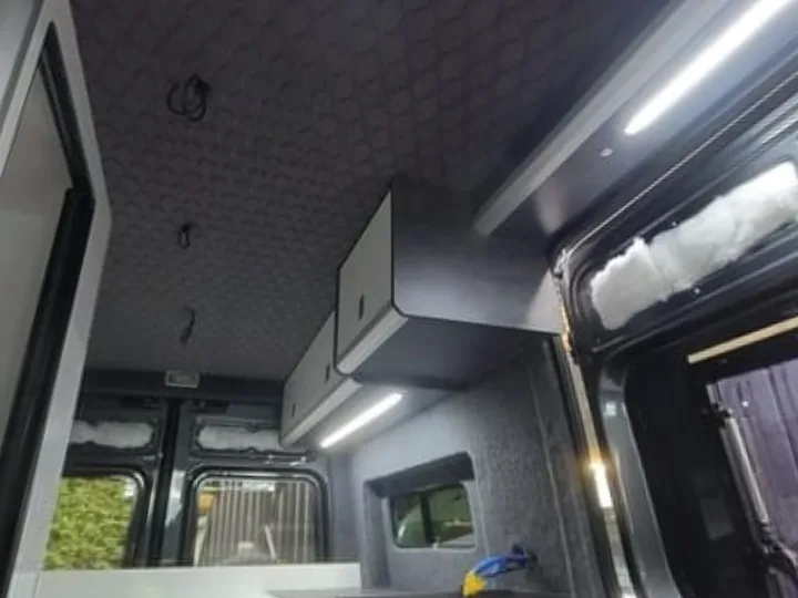 Top lockers in a 2017 on VW Crafter MWB