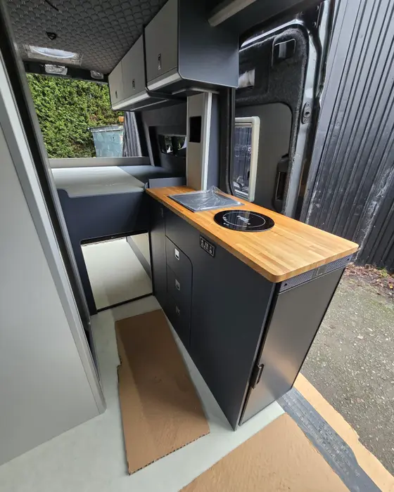 Kitchen Pod: D1 90L · Harbour · Bamboo worktop · Dometic bowl + single induction · Thetford T1090E 84L